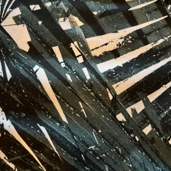 Old Navy Active workout mid calf leggings - Picture 4 of 4